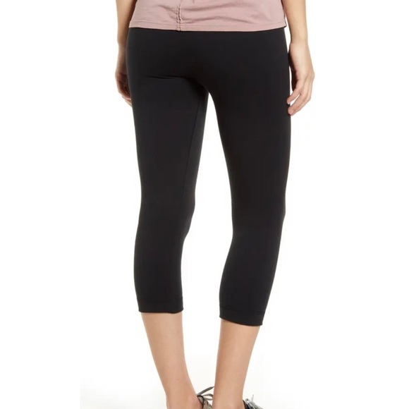 NWT Hue Women s Play Reversible French Terry Capri Black Medium/Large - Picture 2 of 7